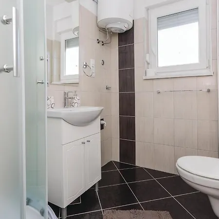 One-bedroom Saldun With Sea View 09 דירה *