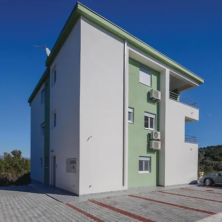 One-bedroom Saldun With Sea View 09 * טרוגיר