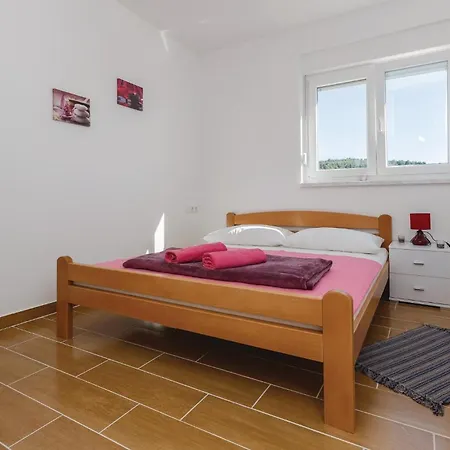 One-bedroom Saldun With Sea View 09 דירה *