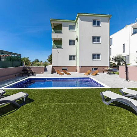 One-bedroom Saldun With Sea View 09 דירה *