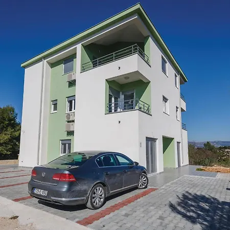 One-bedroom Saldun With Sea View 09 דירה